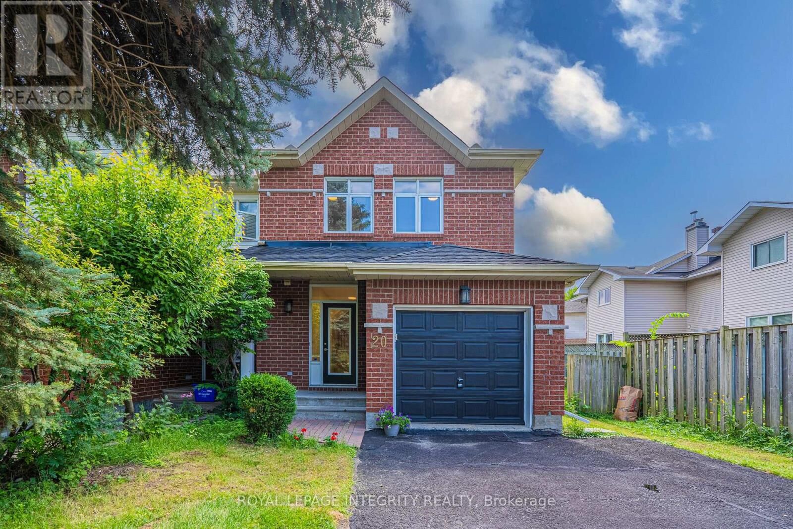 Property Photo: 20 Redding Way ON K2G 6C2
