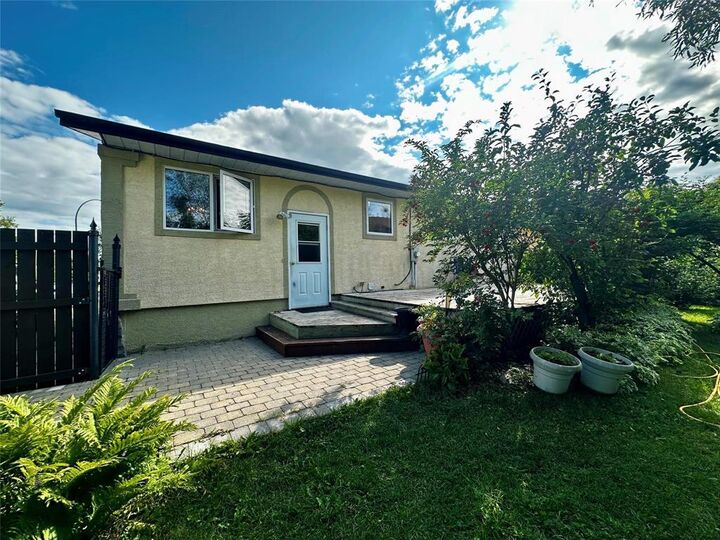 Property Photo:  159 Trager Drive  MB R9A 1K2 