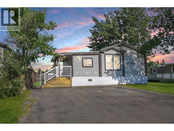 8615 77 Street — photo 1