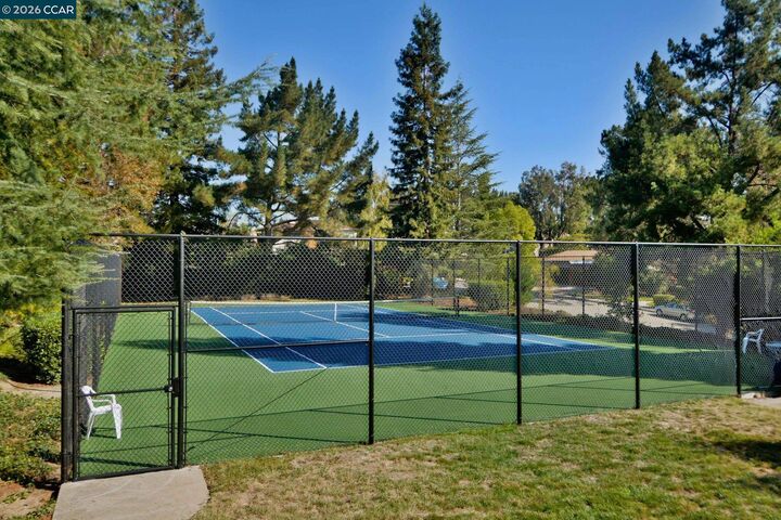 Property Photo: 532 Ridgeview Ct CA 94523