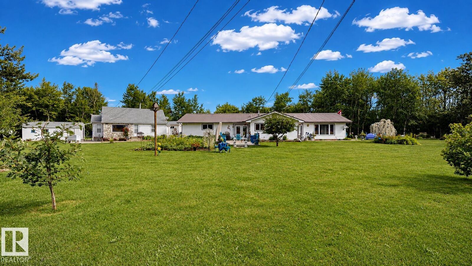 Property Photo:  10032 108 Street  AB T7P 1M9 