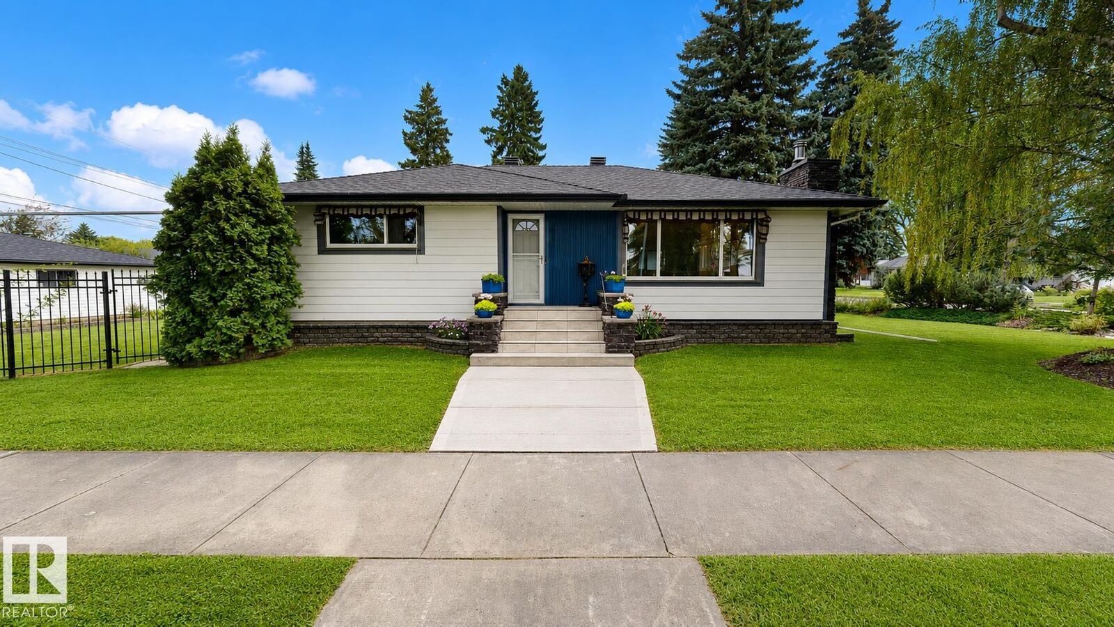 Property Photo:  9503 77 Street NW  AB T6C 2M8 