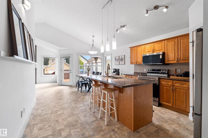 Property Photo:  8315 Shaske Crescent NW  AB T6R 3V8 