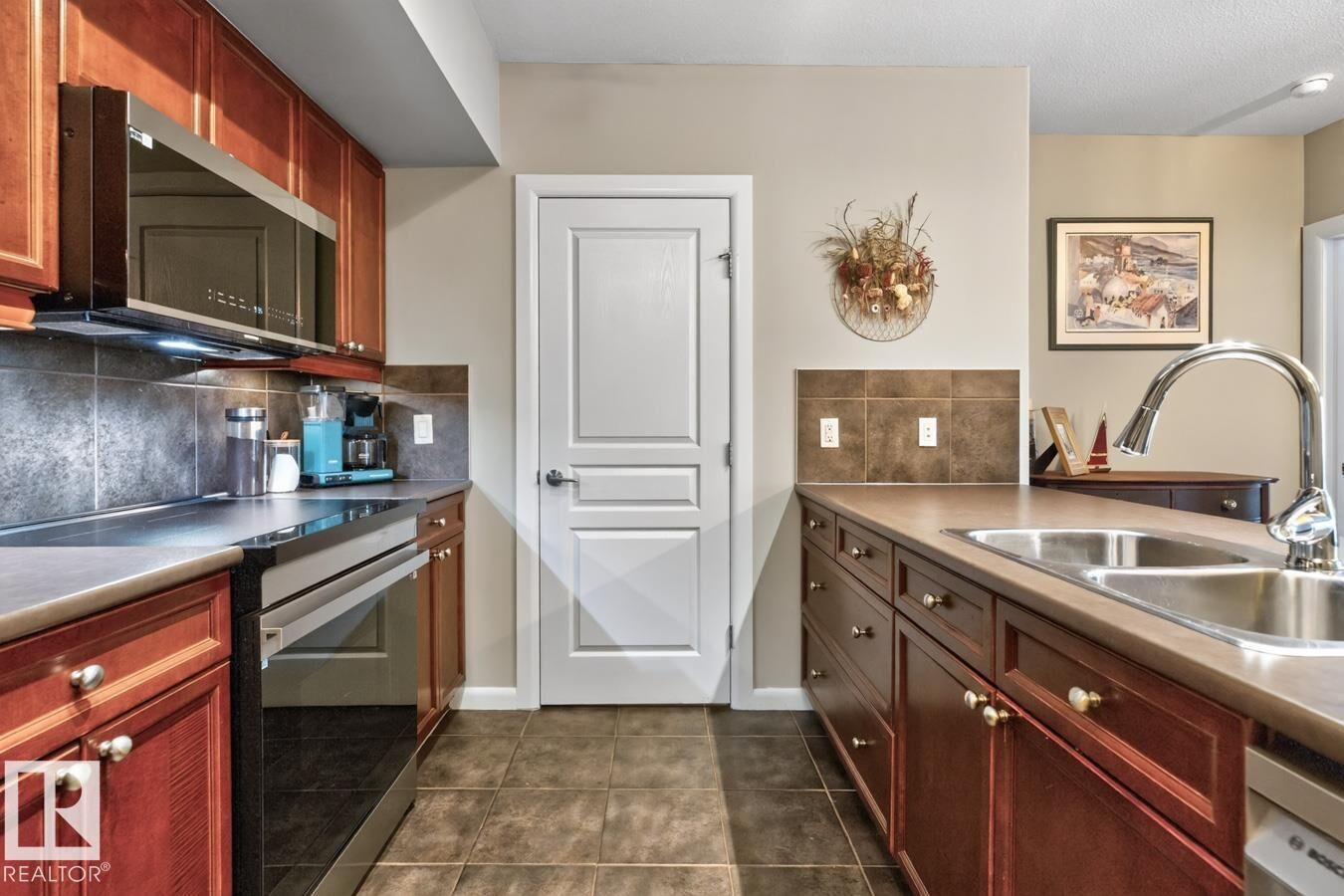 Property Photo: 501 Palisades Way 213 AB T8H 0H8