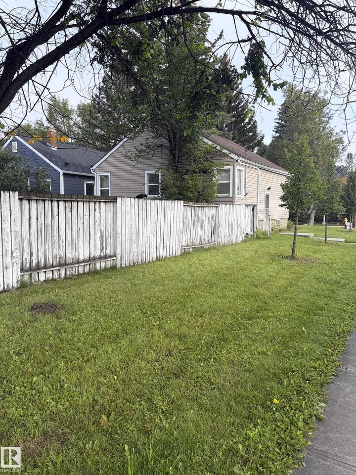 Property Photo:  9603 83 Avenue NW  AB T6C 1C1 