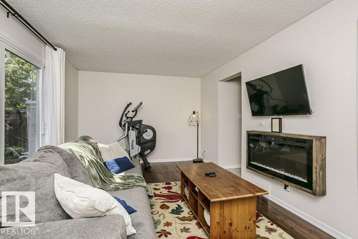 Property Photo: 117 Woodstock NW AB T5T 0H6