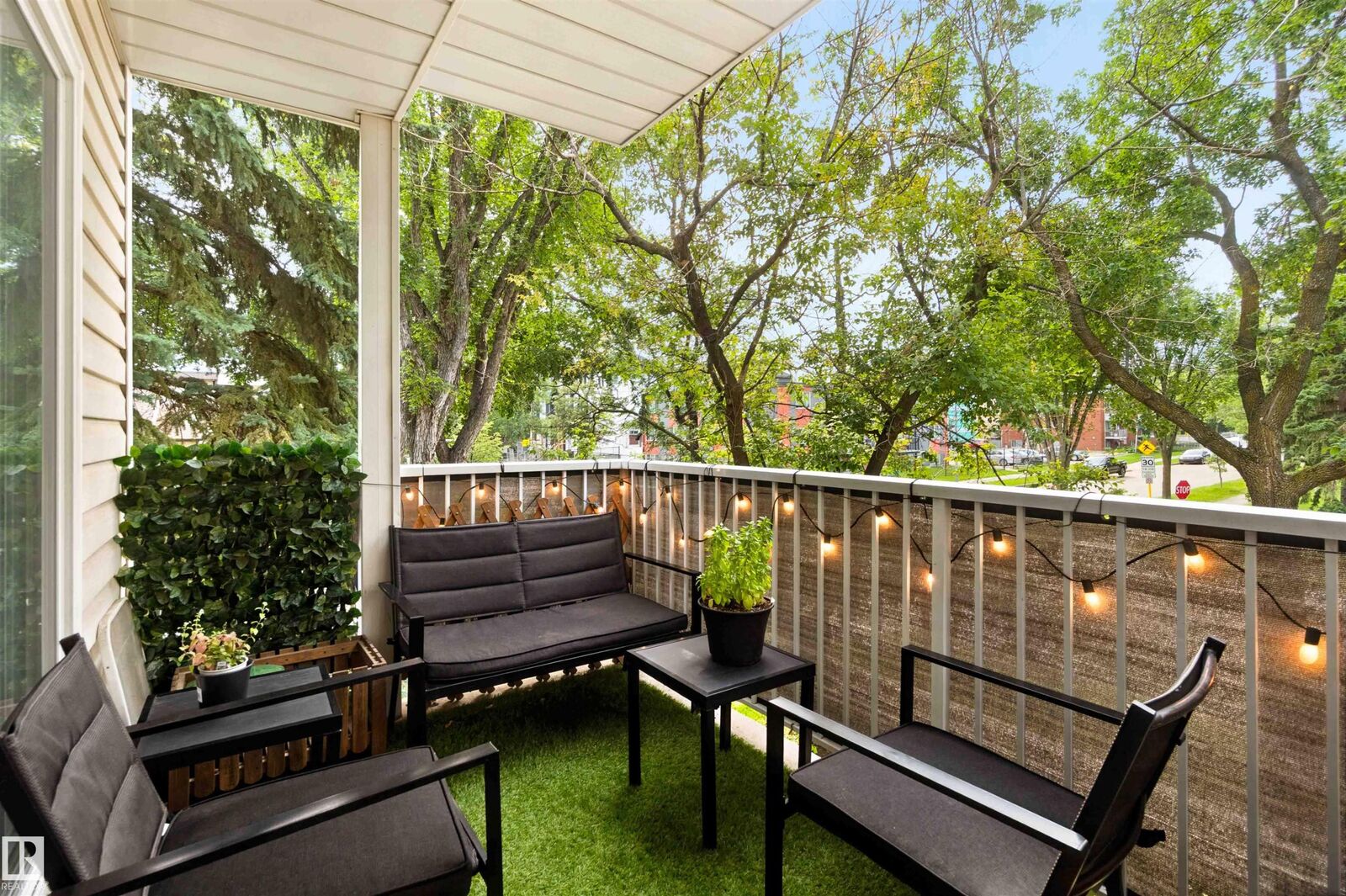 Property Photo: 10504 77 Avenue NW 201 AB T6E 1N1