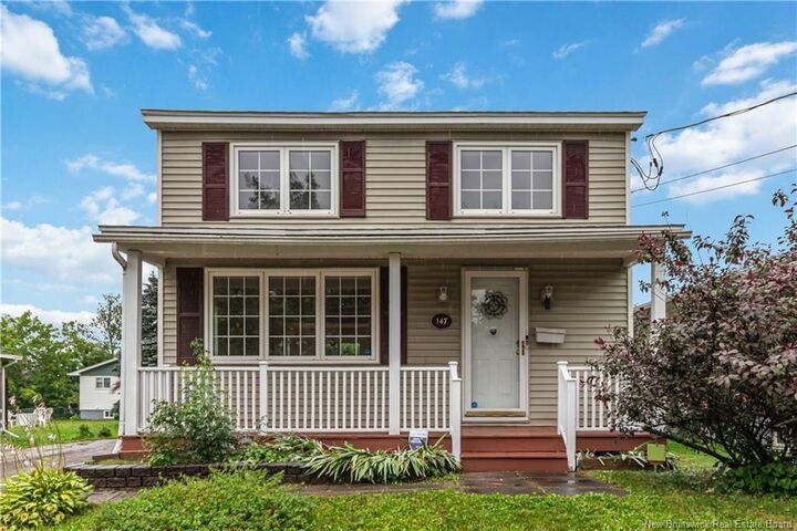 147 Waverley Avenue — photo 1