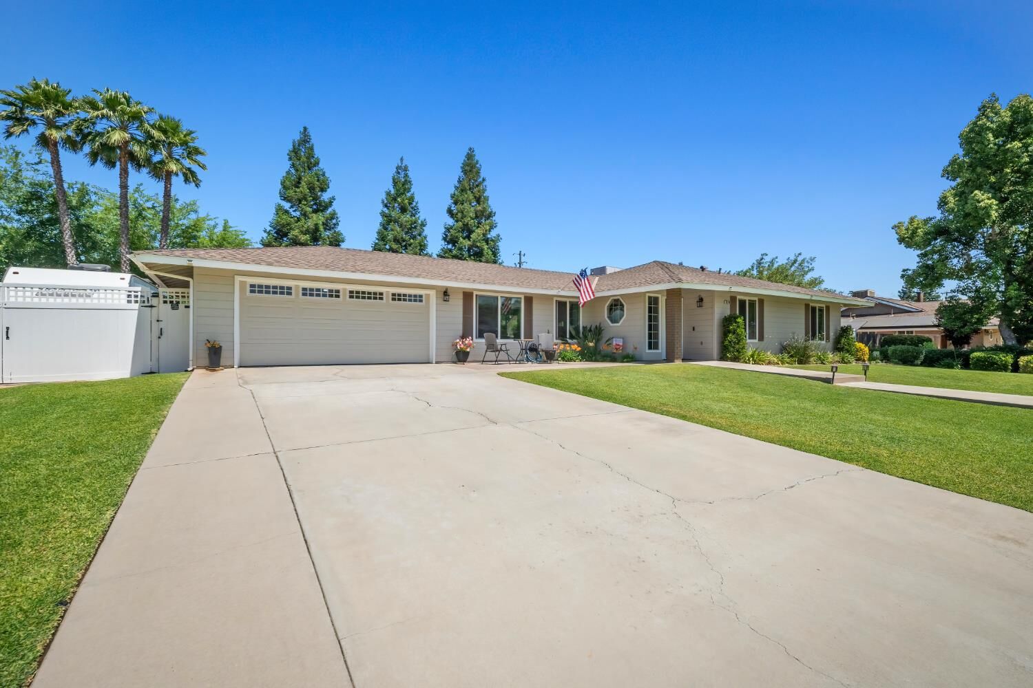 Property Photo: 18746 Auburn Way CA 93638