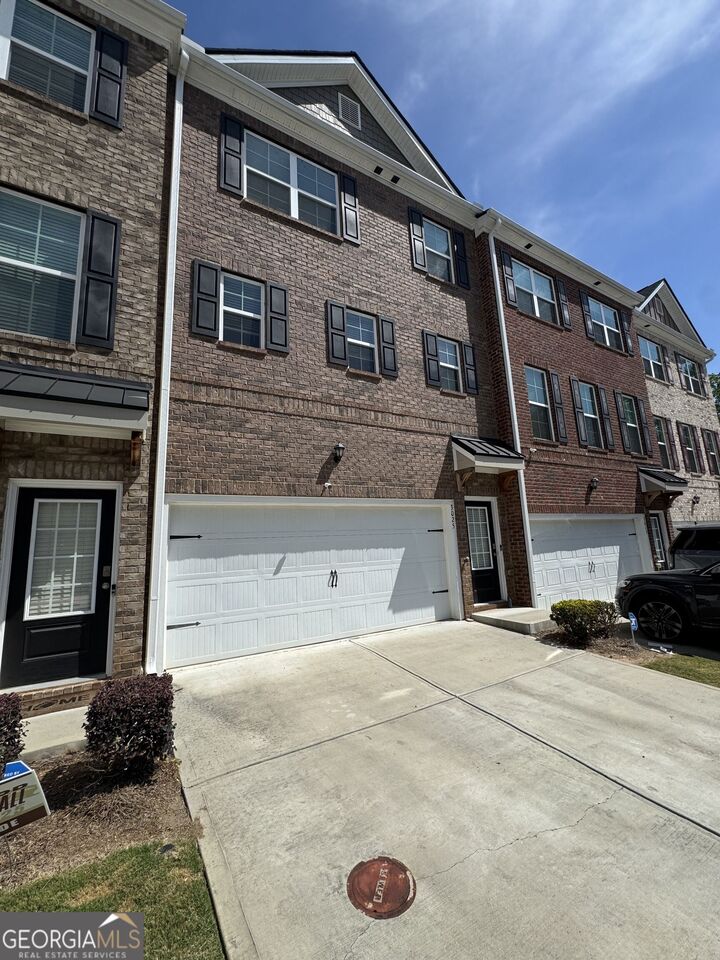 Property Photo: 3025 Westpoint Circle GA 30078