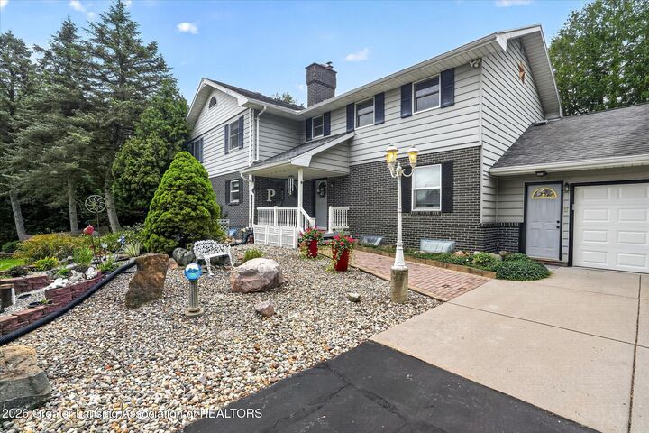 Property Photo:  1541/1543 N Michigan  MI 48827 
