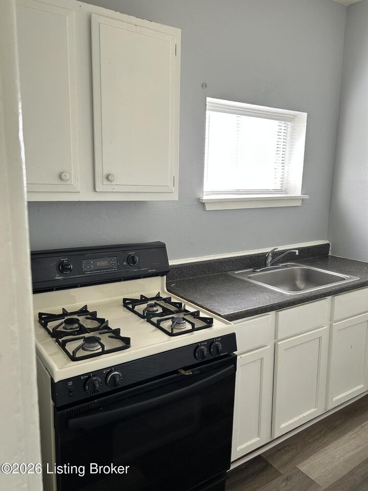 Property Photo: 956 S Floyd St 4 KY 40203