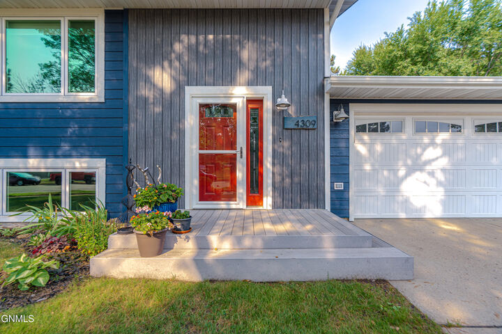 Property Photo:  4309 41st Avenue NW  ND 58554 