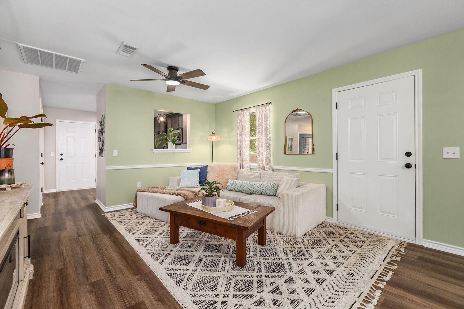 Property Photo:  902 Mark Street  TX 75904 