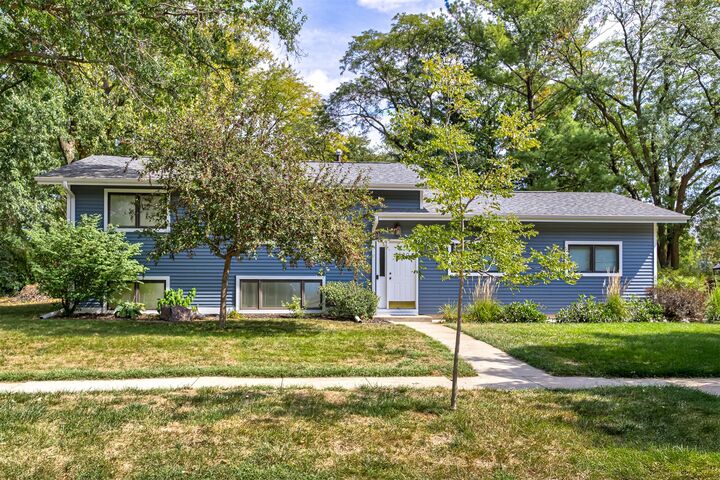 Property Photo:  3220 Diamond Street  IA 50010 