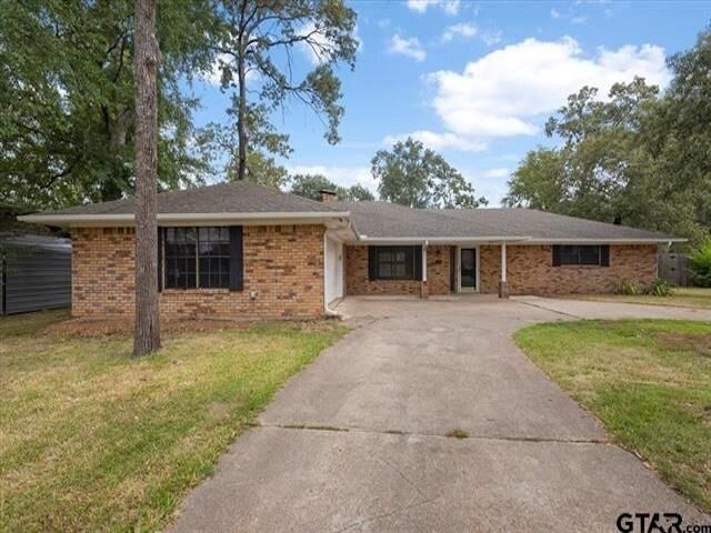 Property Photo: 4846 Walnut Hill Dr TX 75762