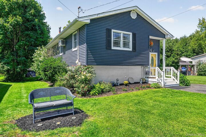 Property Photo:  607 Heard Avenue  NY 12543 