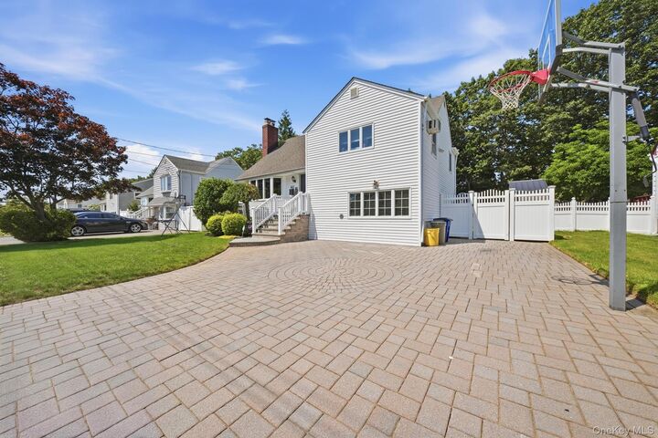 Property Photo:  422 Park Lane  NY 11762 
