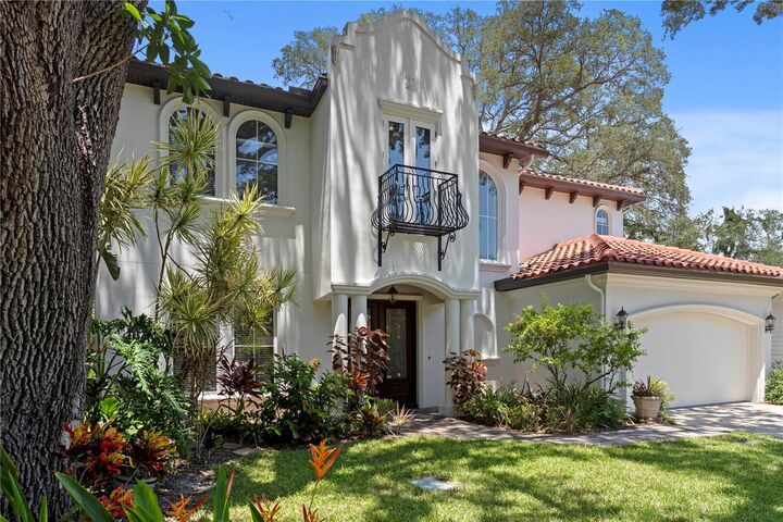 Property Photo: 3911 W Dale Avenue FL 33609