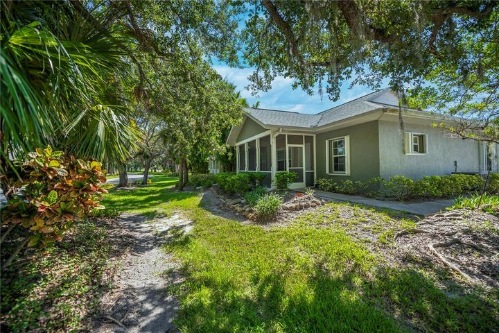 Property Photo:  1253 Red Oak Lane  FL 33948 