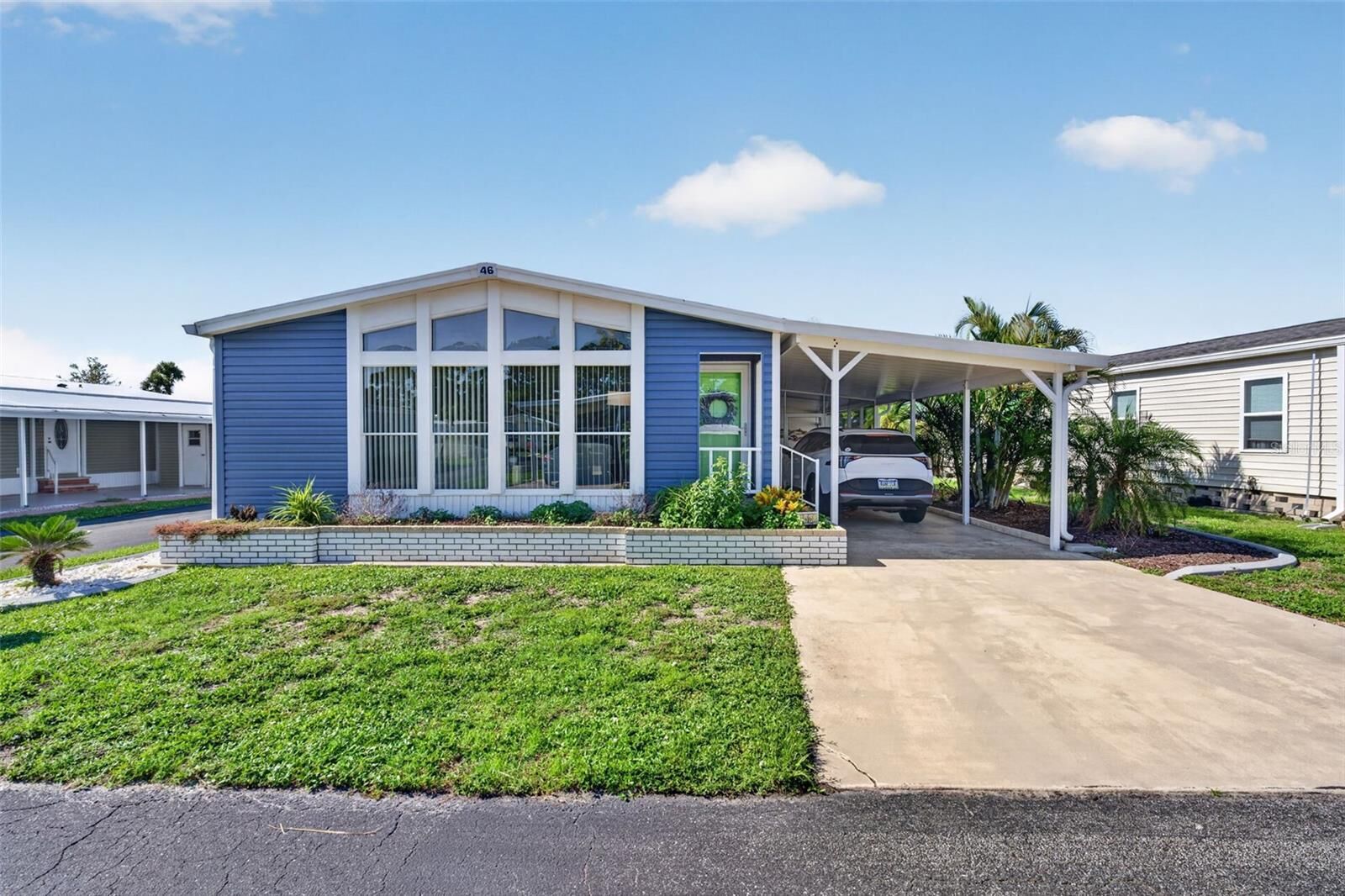 Property Photo: 46 N Easter Island Circle FL 34223