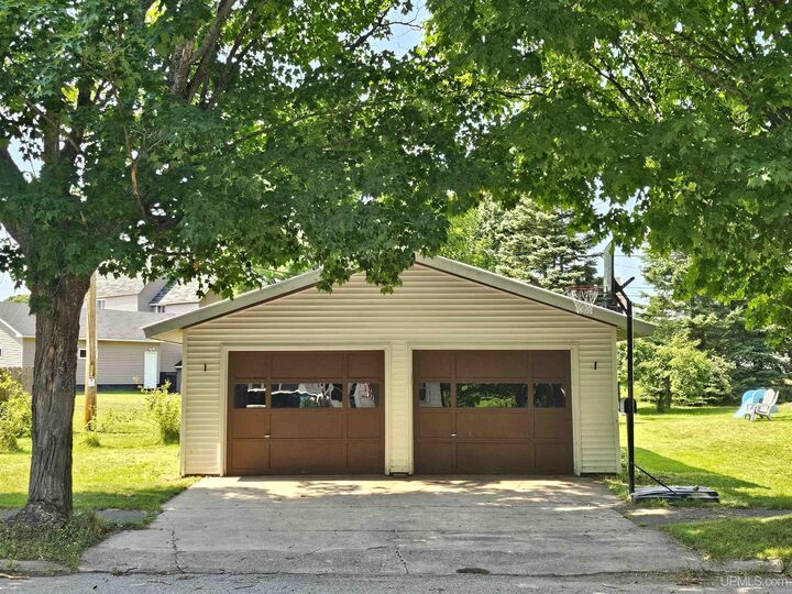 Property Photo:  529 Pewabic Street  MI 49913 
