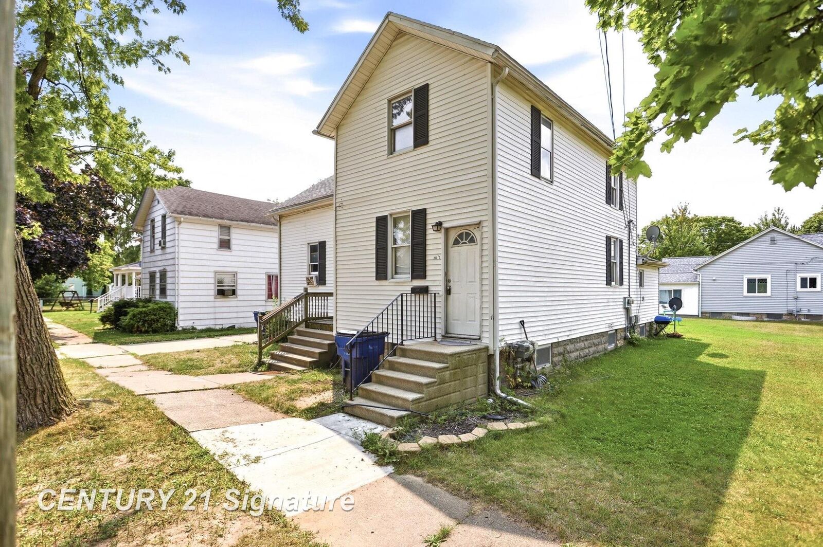 Property Photo:  702 S Warner Street  MI 48706 