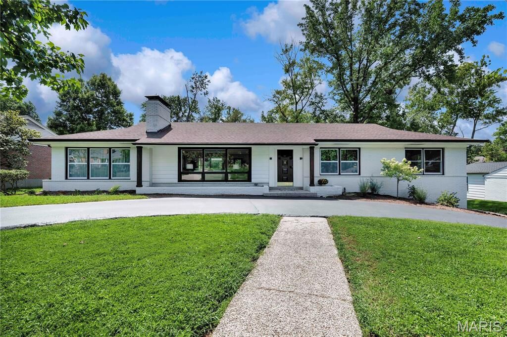 Property Photo:  18 Spoede Hills Drive  MO 63141 