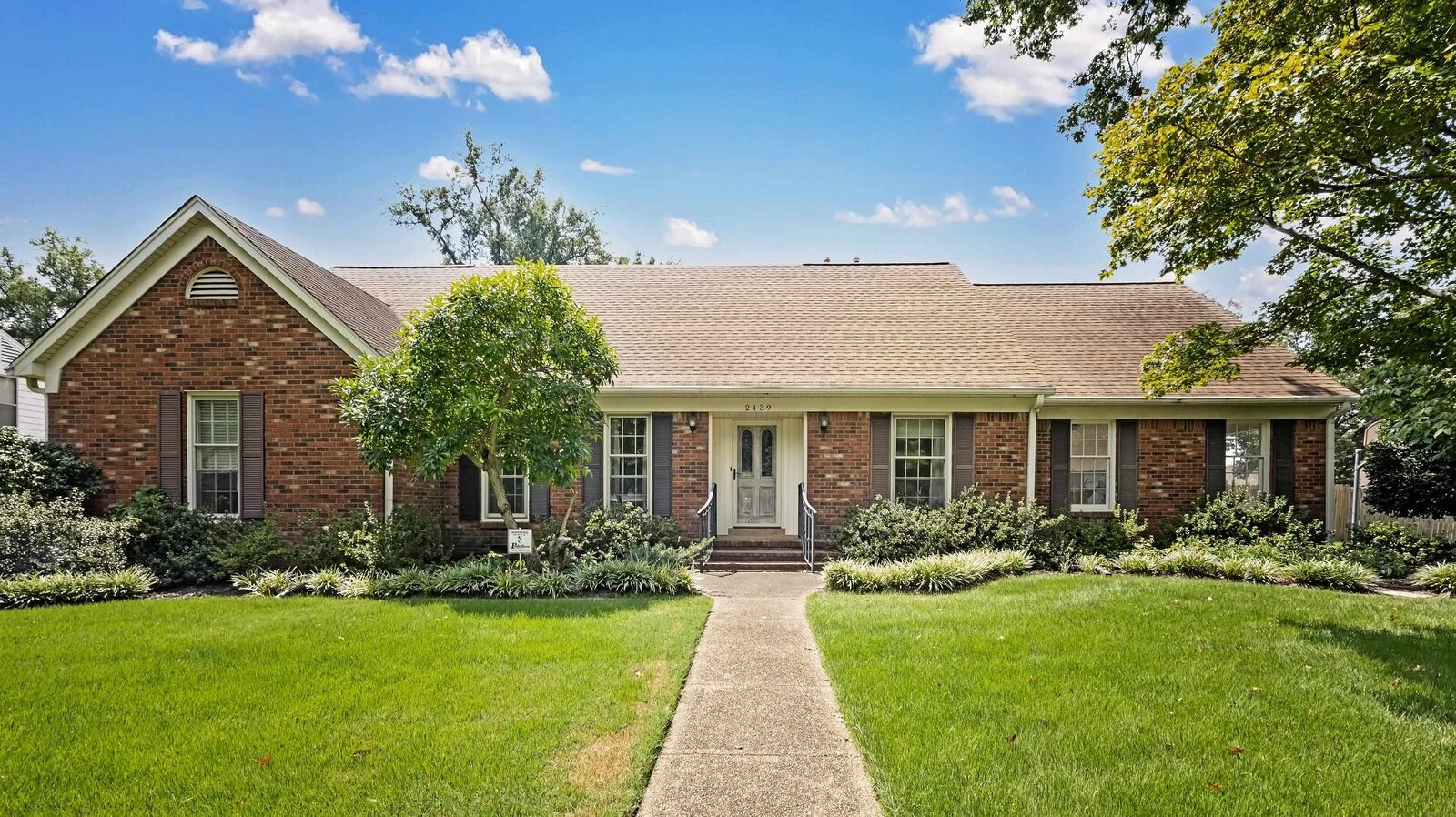 Property Photo:  2439 Mackinnon Dr  TN 38119 