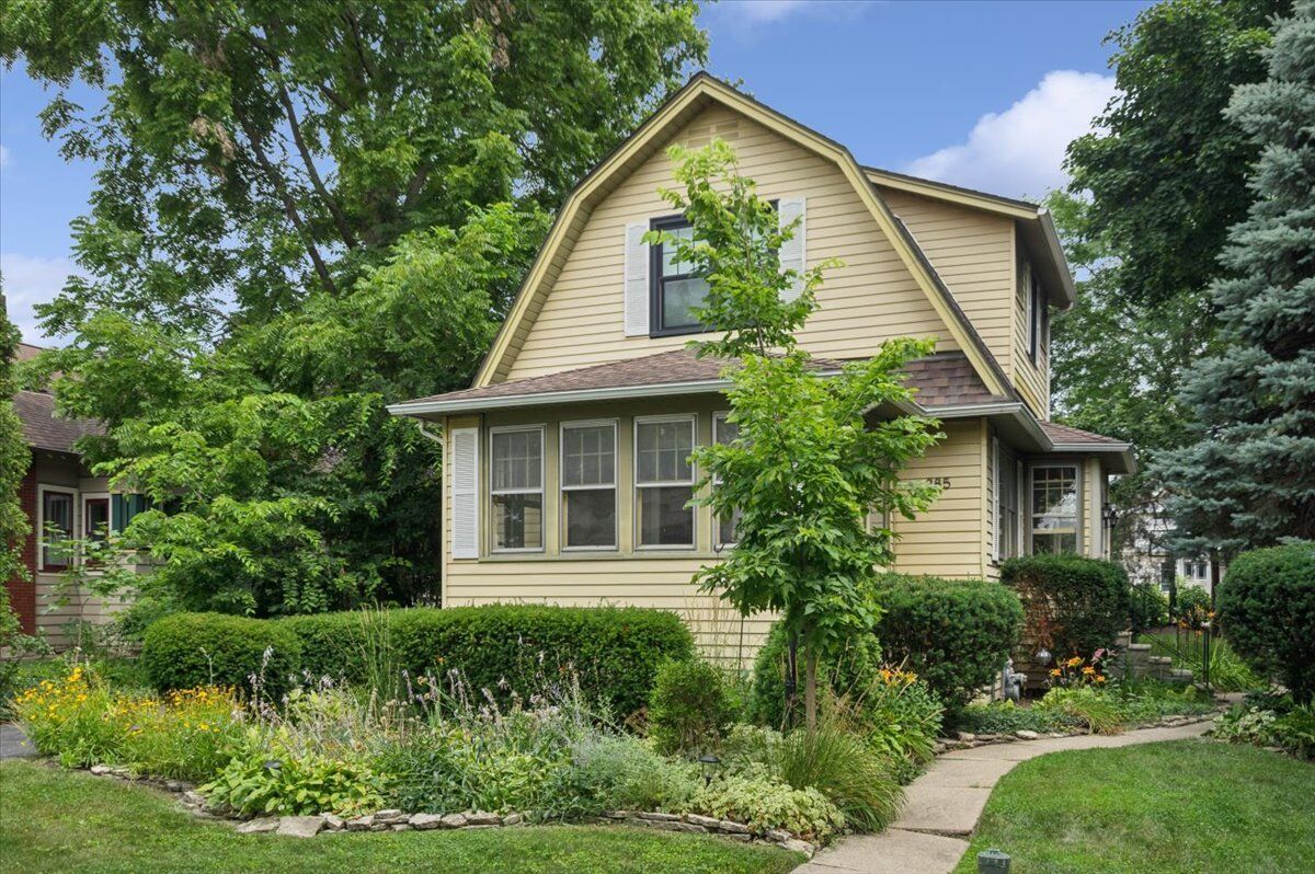 Property Photo:  285 N Larch Avenue  IL 60126 