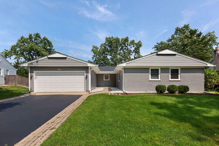 Property Photo: 650 Twisted Oak Lane IL 60089