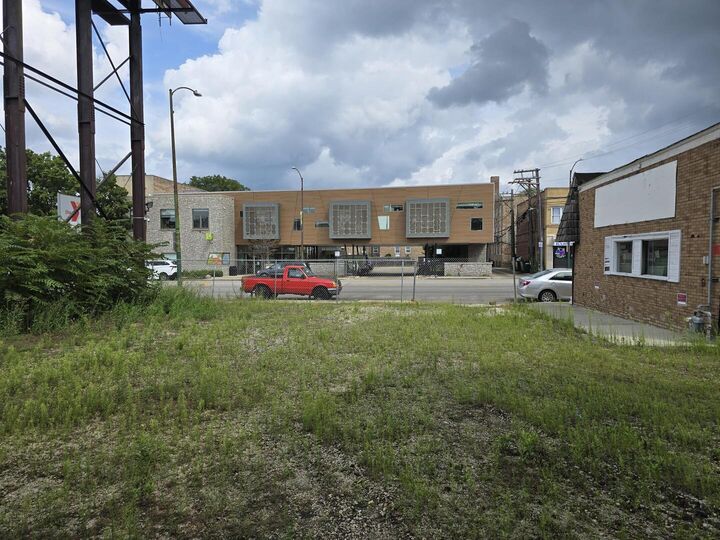 Property Photo:  7216 N Western Avenue  IL 60645 