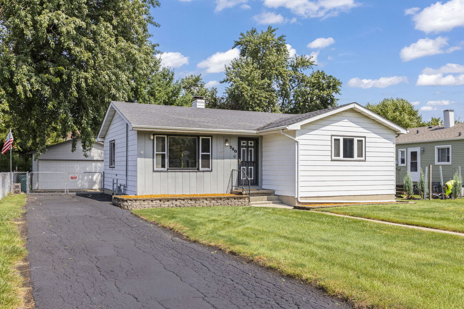 Property Photo:  720 E Le Moyne Avenue  IL 60148 