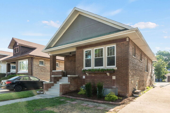 Property Photo:  1911 S 11th Avenue  IL 60153 