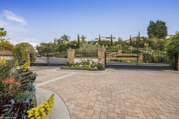 Property Photo: 4318 Philbrook Sq CA 92130