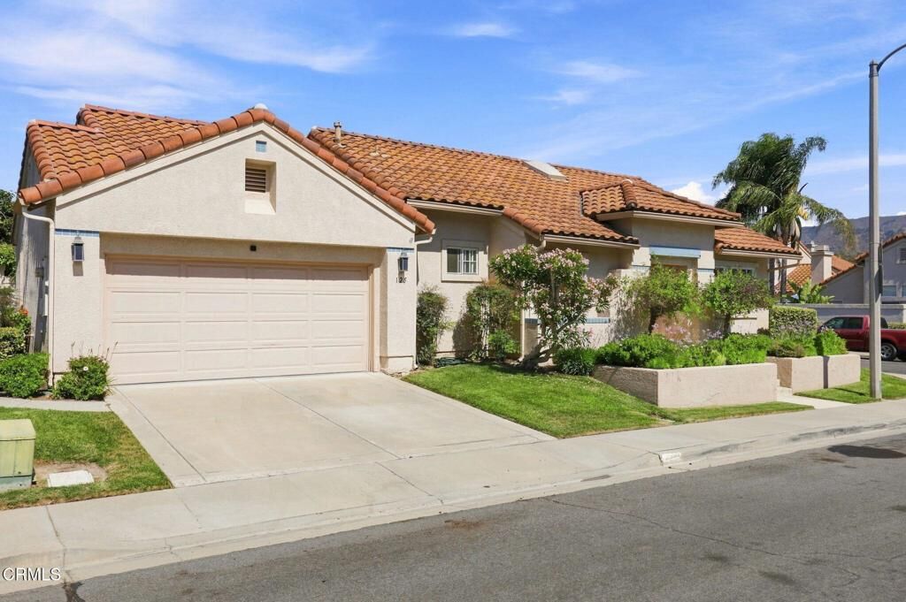 Property Photo:  125 Via Solana  CA 93060 