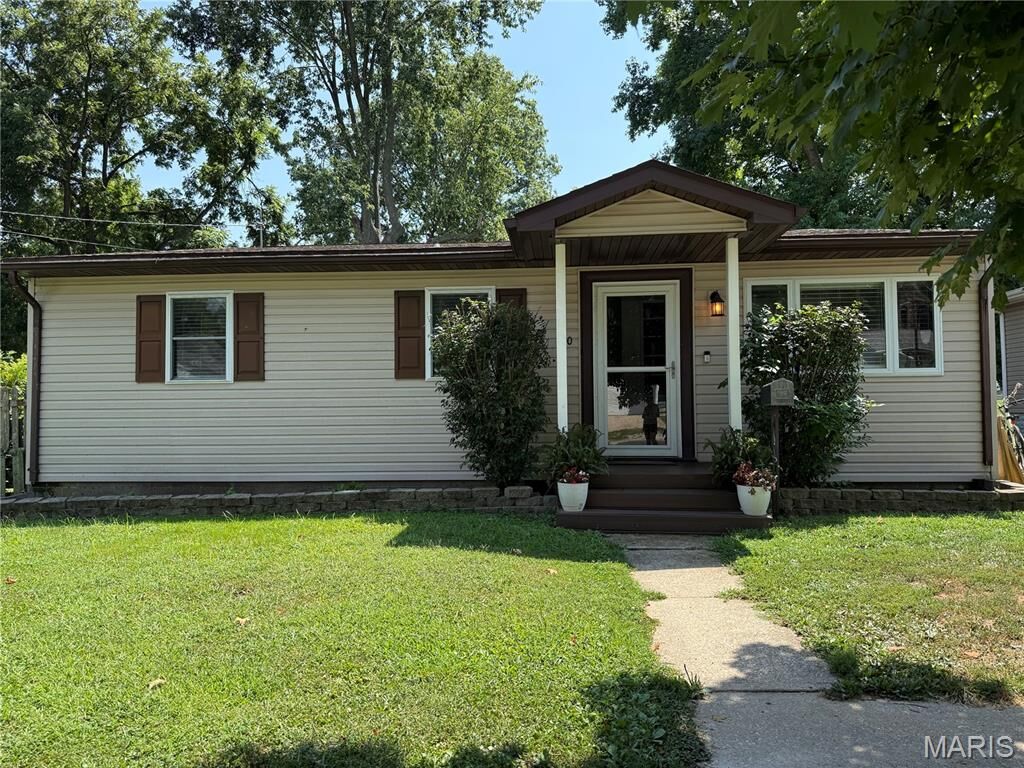Property Photo:  720 E Main Street  IL 62246 