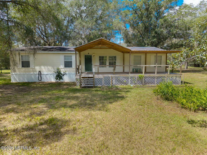 Property Photo:  101 W Strickland Road  FL 32148 