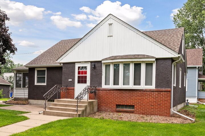 Property Photo: 409 Milton Street S MN 55102