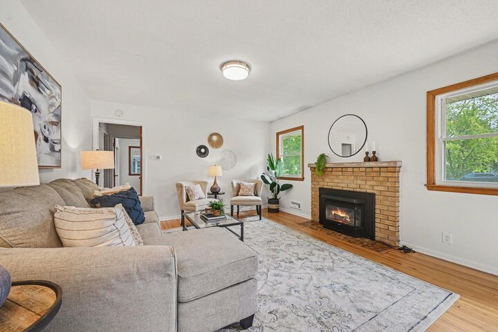 Property Photo:  2733 Parkview Boulevard  MN 55422 
