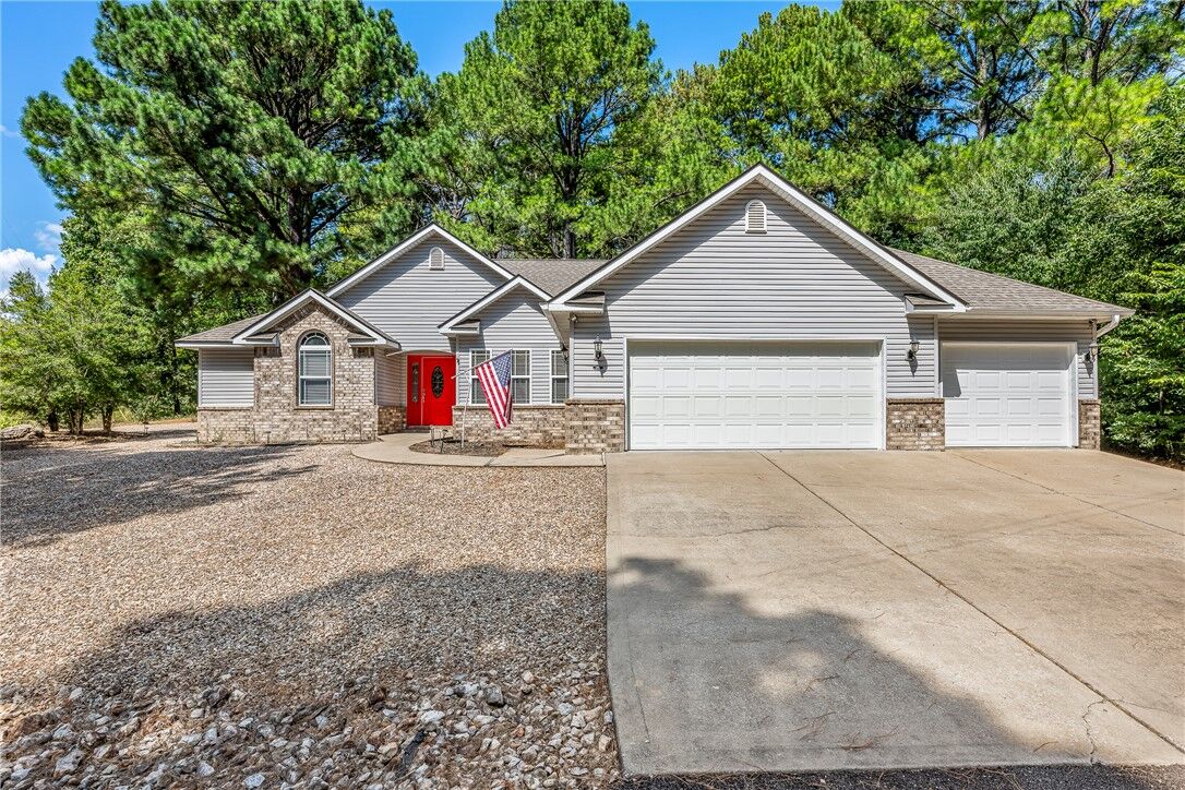 Property Photo:  1 Kincardine Lane  AR 72715 