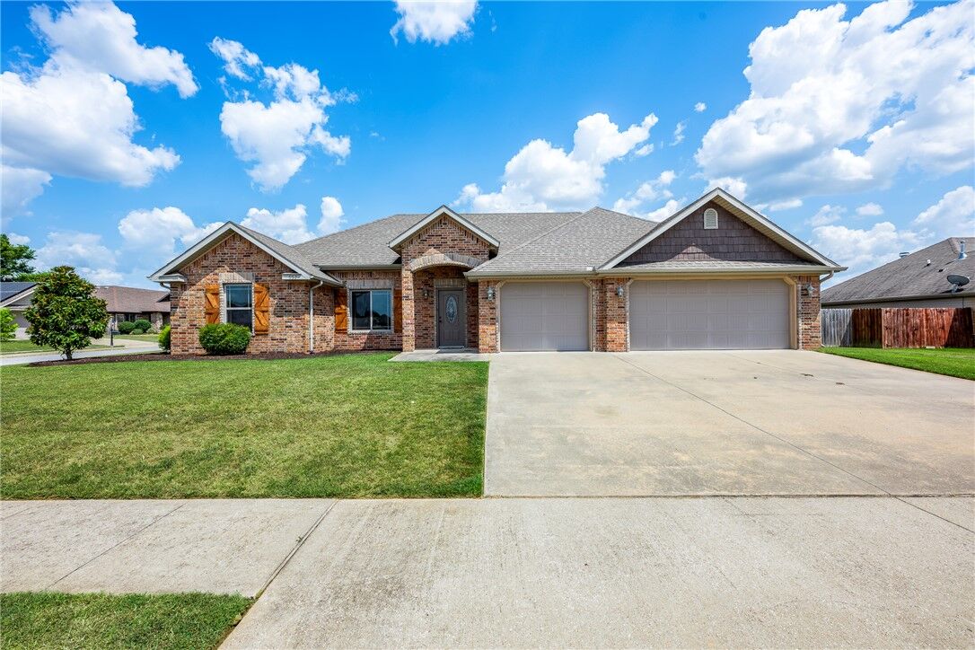 Property Photo: 952 Stone Street AR 72718