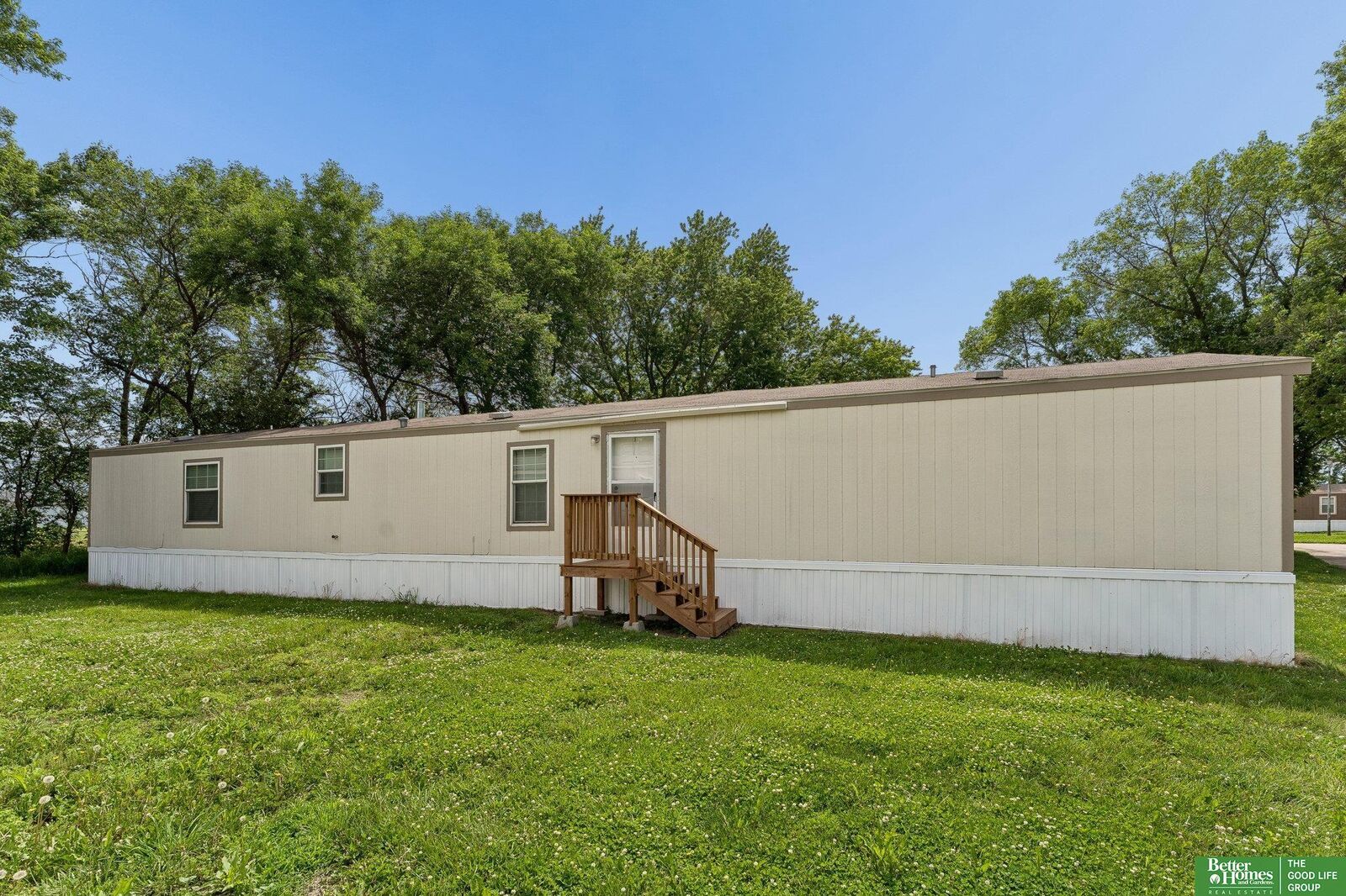 Property Photo: 1075 W 8th Street 19 NE 68649