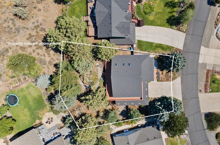 Property Photo: 20780 Mira Circle OR 97703