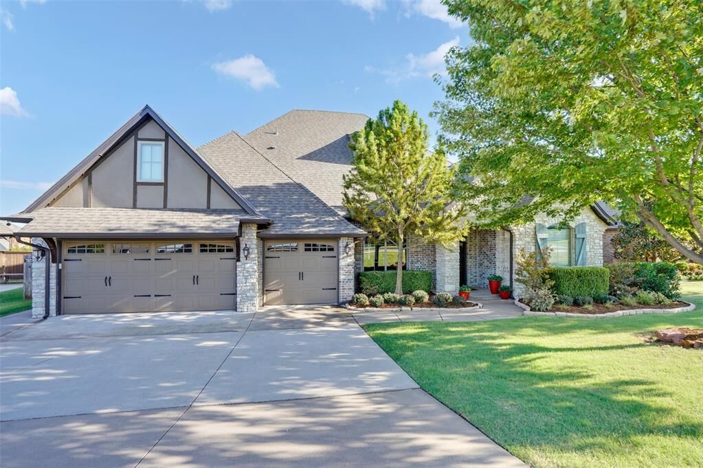 Property Photo: 800 Tacoma Bridge Court OK 73034