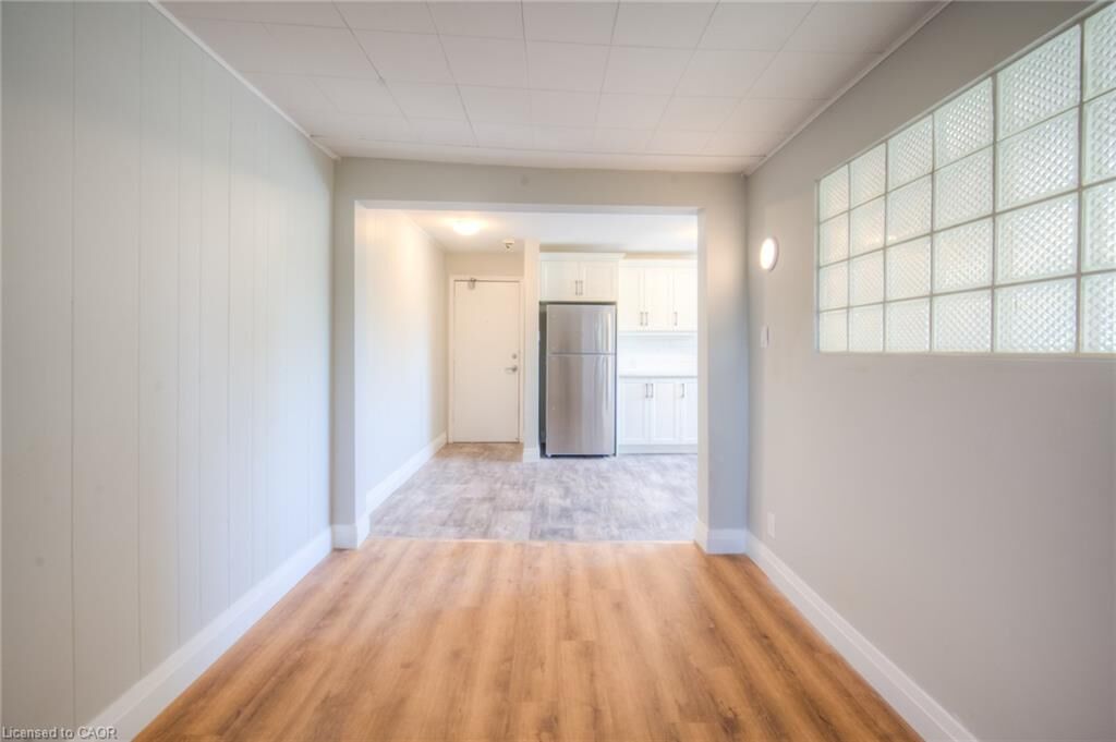 Property Photo:  158 Erb Street E 32  ON N2J 1M4 