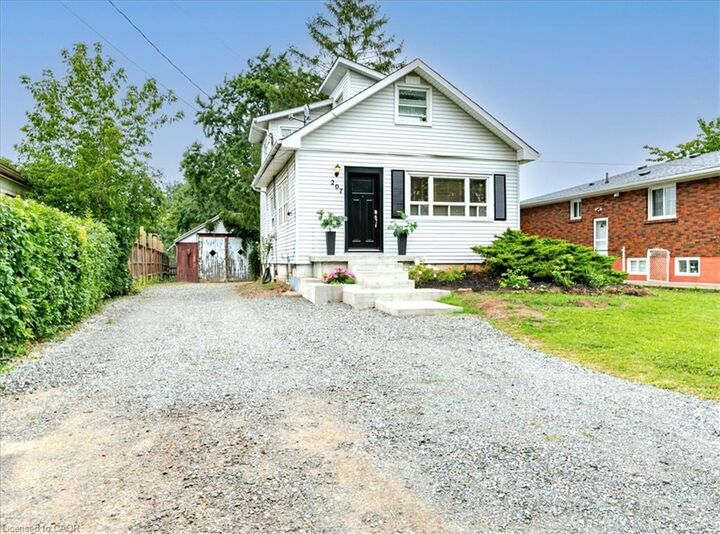 Property Photo: 207 Green Road ON L8E 2A4