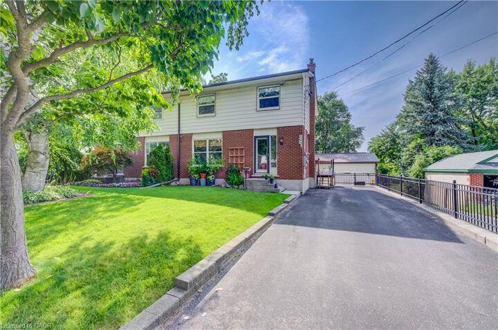 Property Photo:  124 Queensway Drive  ON N0B 2N0 