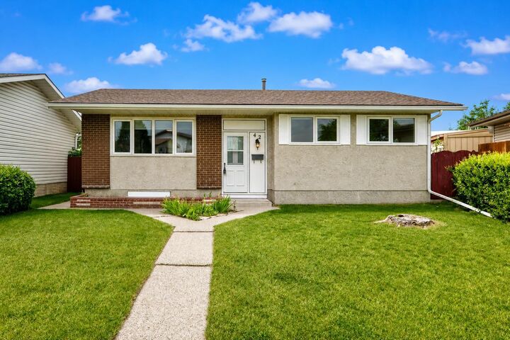 42 Rundlelawn Close NE — photo 1