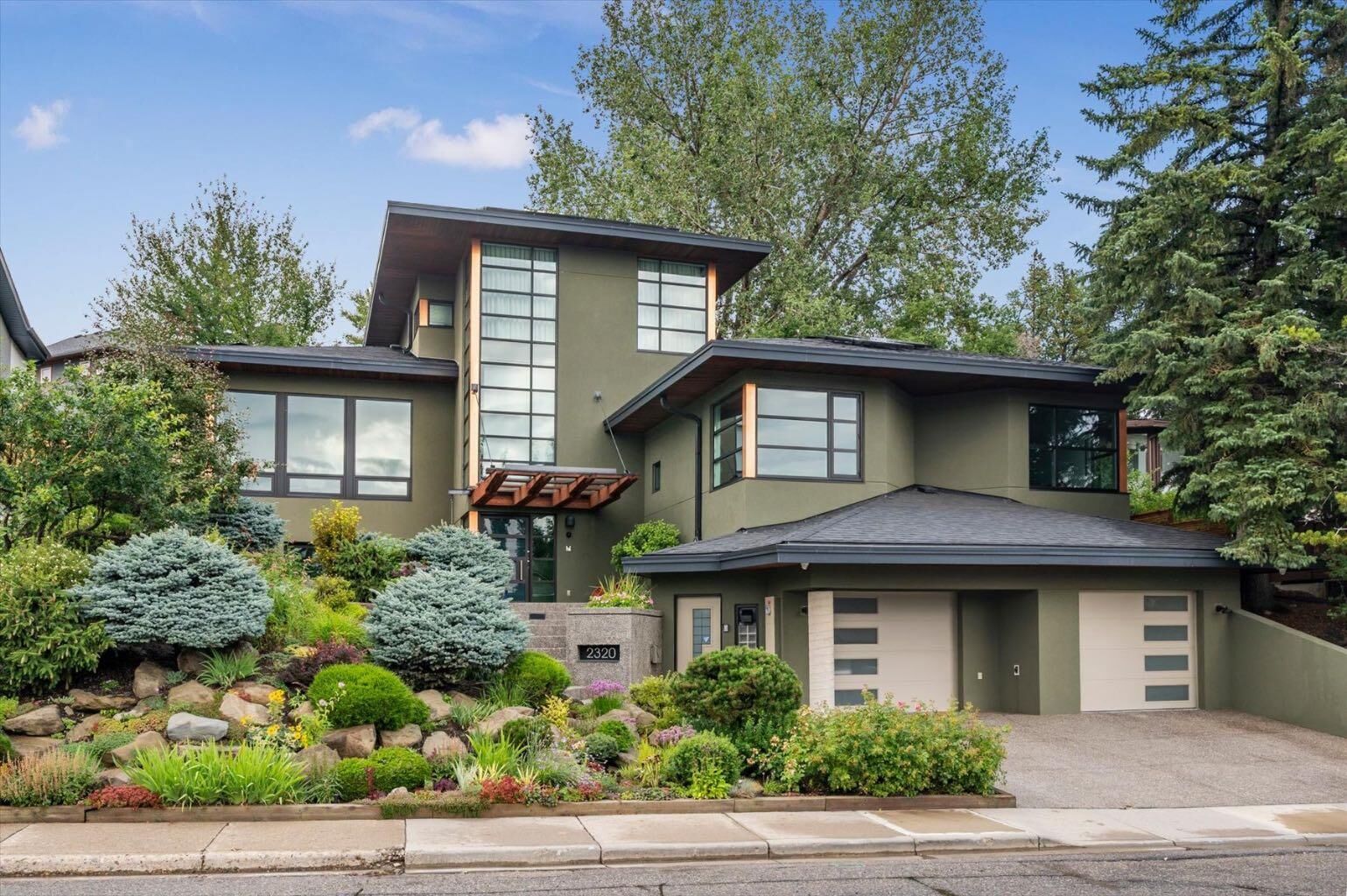 Property Photo: 2320 Juniper Road NW AB T2N 3V2